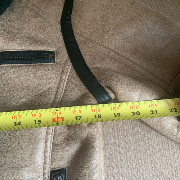 Guess shearling jacket. Xs - Picture 5 of 6